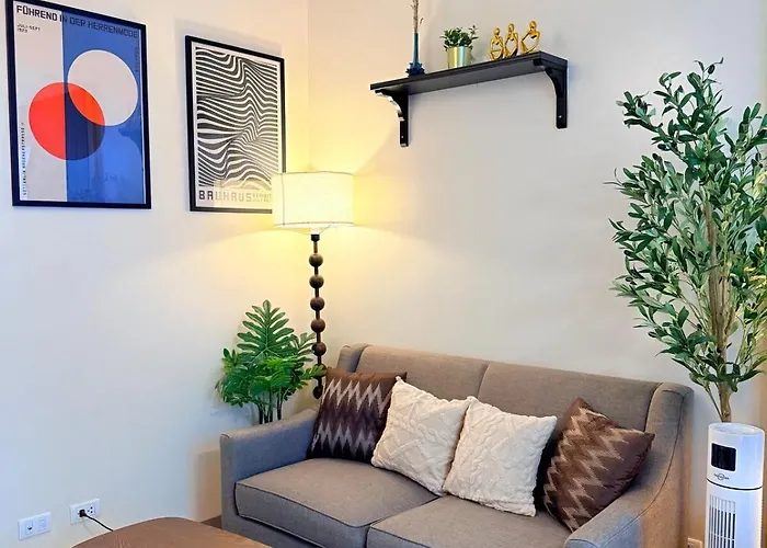 Apartment New! Rustic Cozy 350mbps Skyline Bgc Uptown Backhome3