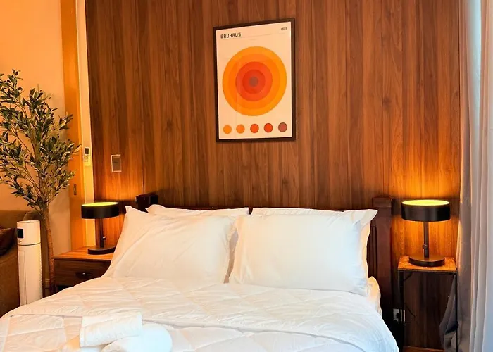 New! Rustic Cozy 350mbps Skyline Bgc Uptown Backhome3 Manila