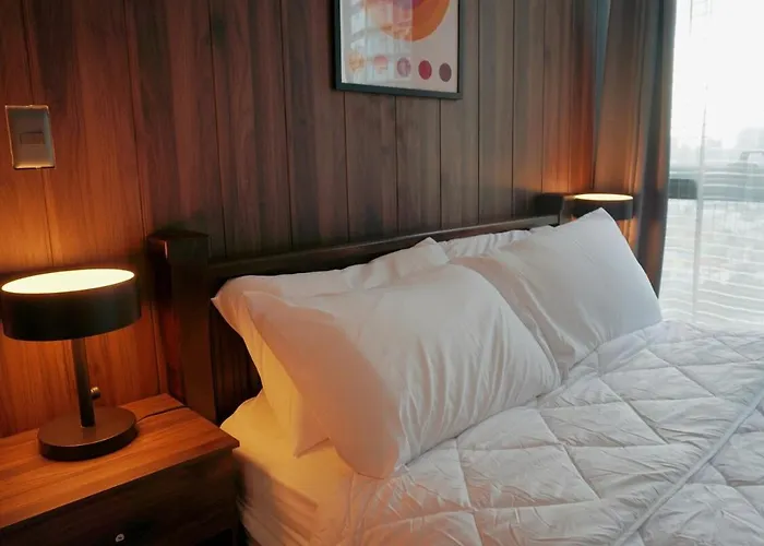 New! Rustic Cozy 350mbps Skyline Bgc Uptown Backhome3 Apartment Manila