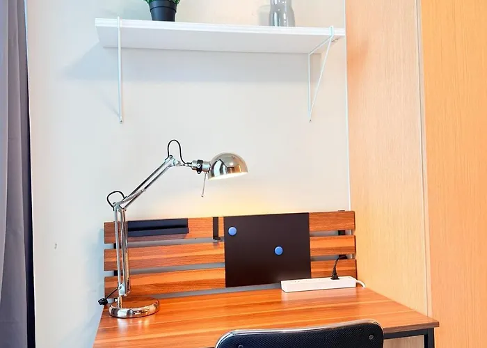 New! Rustic Cozy 350mbps Skyline Bgc Uptown Backhome3 Apartment