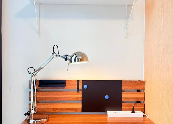 Apartment New! Rustic Cozy 350mbps Skyline Bgc Uptown Backhome3 *
