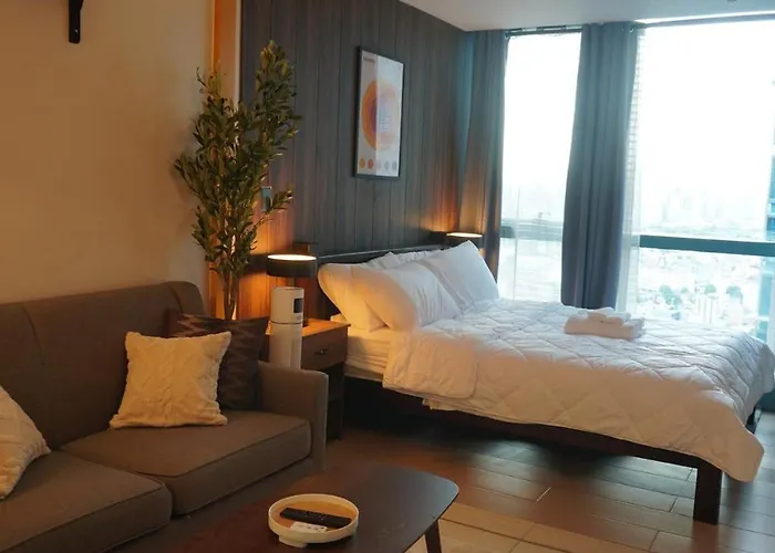 New! Rustic Cozy 350mbps Skyline Bgc Uptown Backhome3 Apartment