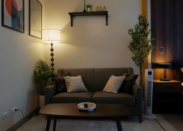 New! Rustic Cozy 350mbps Skyline Bgc Uptown Backhome3