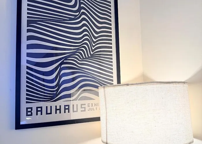 Apartment New! Rustic Cozy 350mbps Skyline Bgc Uptown Backhome3 Manila