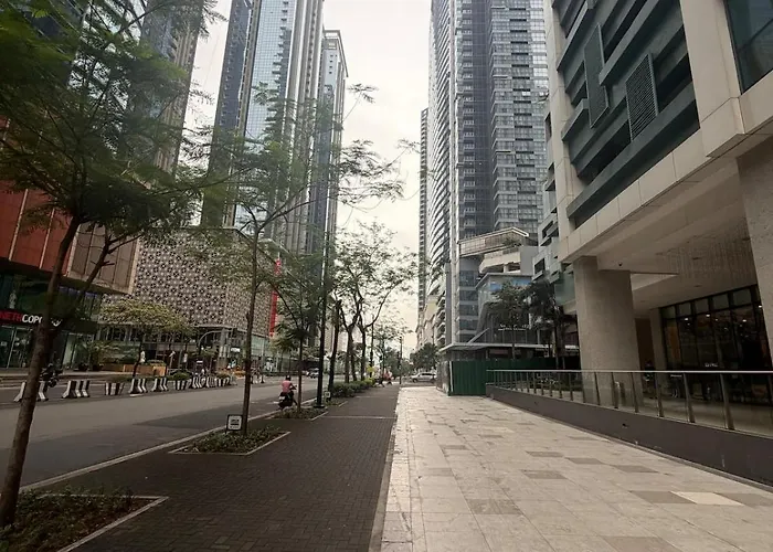 Apartment New! Rustic Cozy 350mbps Skyline Bgc Uptown Backhome3 *