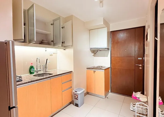 Apartment New! Rustic Cozy 350mbps Skyline Bgc Uptown Backhome3