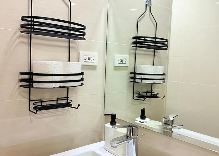 Apartment New! Rustic Cozy 350mbps Skyline Bgc Uptown Backhome3 Manila