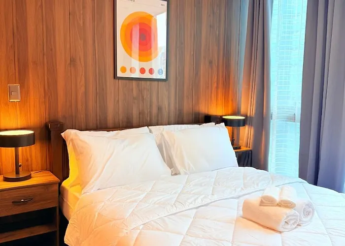 New! Rustic Cozy 350mbps Skyline Bgc Uptown Backhome3 Apartment *