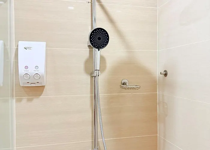 Apartment New! Rustic Cozy 350mbps Skyline Bgc Uptown Backhome3 Manila
