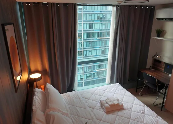 New! Rustic Cozy 350mbps Skyline Bgc Uptown Backhome3 Manila