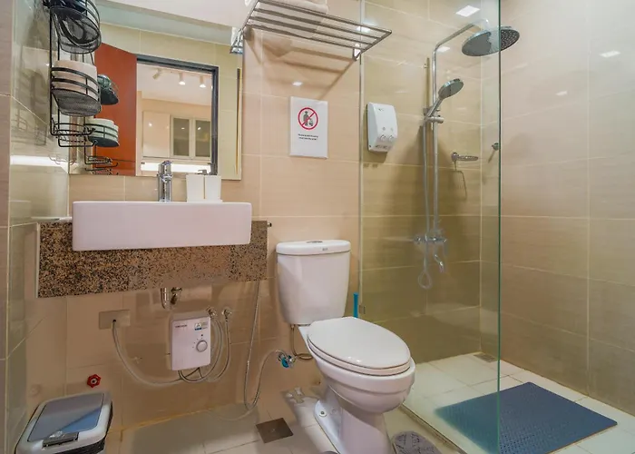 Apartment New! Rustic Cozy 350mbps Skyline Bgc Uptown Backhome3