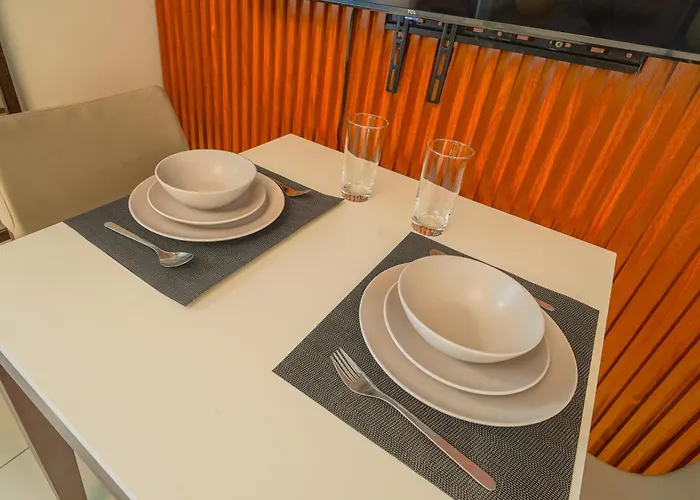 Apartment New! Rustic Cozy 350mbps Skyline Bgc Uptown Backhome3 Manila