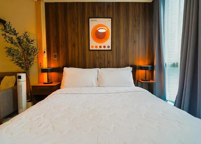 New! Rustic Cozy 350mbps Skyline Bgc Uptown Backhome3 Manila