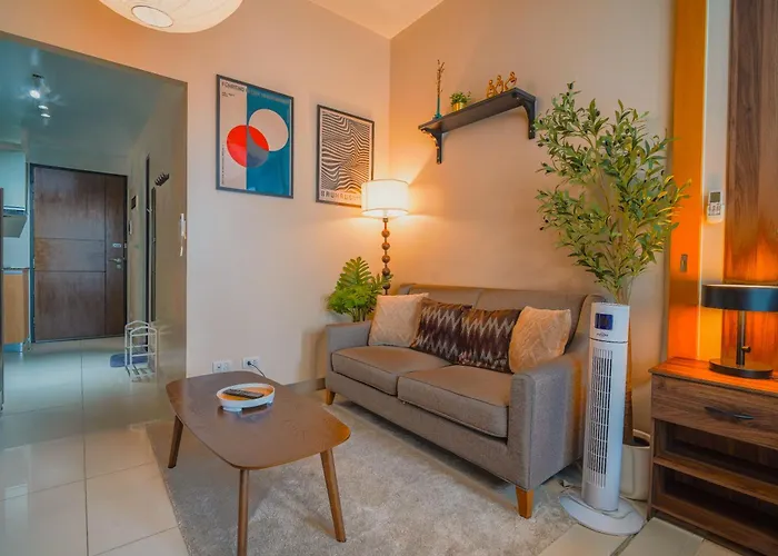 New! Rustic Cozy 350mbps Skyline Bgc Uptown Backhome3 Apartment *